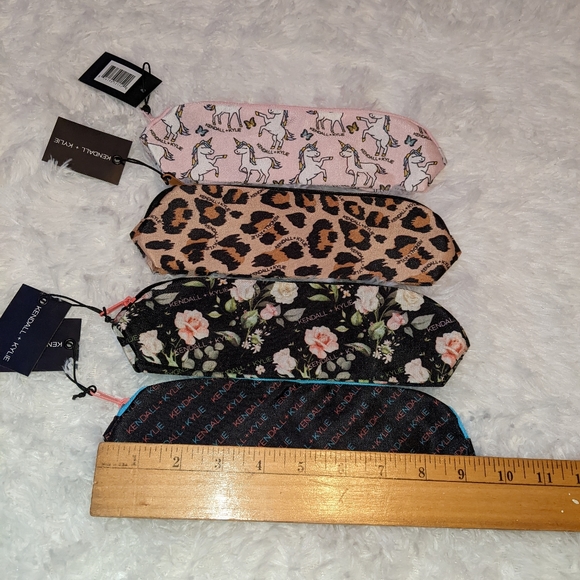 Nwt Kendall & Kylie bundle of 4 pouches/cosmetic bags - Picture 11 of 16